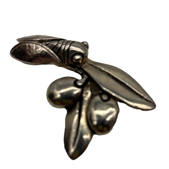 Vintage CAROLINEADES Pin Brooch Cicada And Leaves Bug Insect Silver Tone 2.5” - Picture 2 of 5
